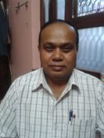 Senior Pathologist Dr. Raj Kumar Singh conducting diagnosis at Garhwal Pathology Lab since 1993