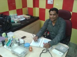 Doctor consulting patient at Garhwal Homeopathic Clinic